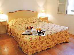 Var Duplex House for 6 With Pool