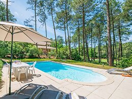 Eden Parc Golf Villa Sleeps 10 With Pool