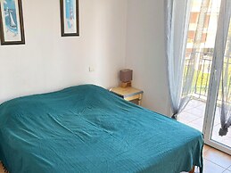 Apartment for 8 by the Beach
