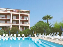 Apartment for 8 by the Beach