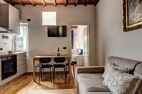 Romana Apartment by Mamo Florence