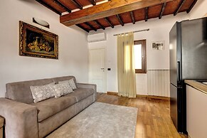 Romana Apartment by Mamo Florence