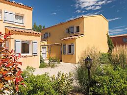Provencal Cottage for 4 With Pool