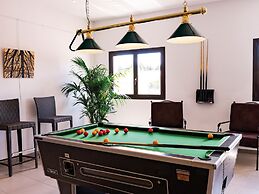Provencal Cottage for 4 With Pool