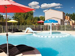 Provencal Cottage for 4 With Pool