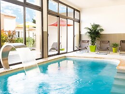 Provencal Cottage for 4 With Pool
