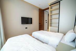 AURA LUXURY BY MALABATA HILLS