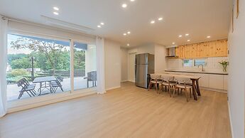 Gangneung Sacheon Bom House
