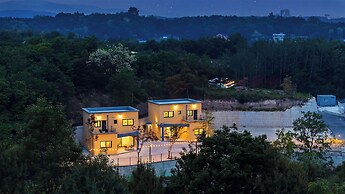 Gangneung Sacheon Bom House