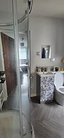Apartment Sleeps 4 With Parking