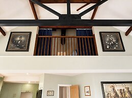 4 Bed - Sleeps 8 - Sea View - Parking