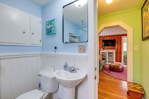Blocks to Beach & Eats! Elk Rapids 'cozy Cottage'