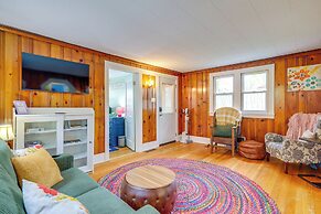 Blocks to Beach & Eats! Elk Rapids 'cozy Cottage'
