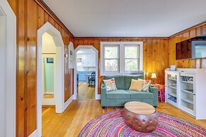 Blocks to Beach & Eats! Elk Rapids 'cozy Cottage'