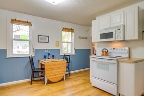 Blocks to Beach & Eats! Elk Rapids 'cozy Cottage'