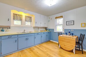 Blocks to Beach & Eats! Elk Rapids 'cozy Cottage'
