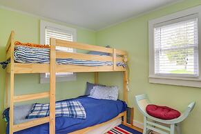 Blocks to Beach & Eats! Elk Rapids 'cozy Cottage'