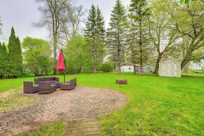 Blocks to Beach & Eats! Elk Rapids 'cozy Cottage'
