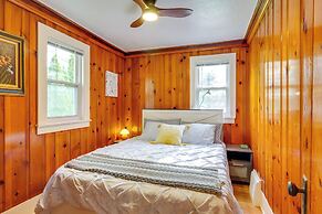 Blocks to Beach & Eats! Elk Rapids 'cozy Cottage'