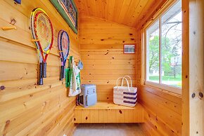 Blocks to Beach & Eats! Elk Rapids 'cozy Cottage'