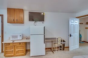 7 Mi to Lake Cochrane: Quaint Gary Getaway!