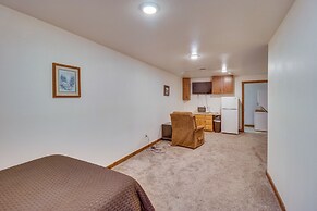 7 Mi to Lake Cochrane: Quaint Gary Getaway!