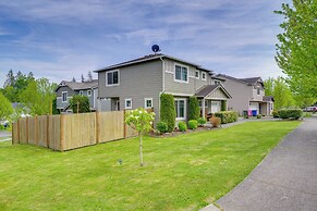 Walk to Trails & Golf: Sedro-woolley Retreat!