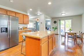 Walk to Trails & Golf: Sedro-woolley Retreat!