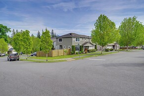 Walk to Trails & Golf: Sedro-woolley Retreat!