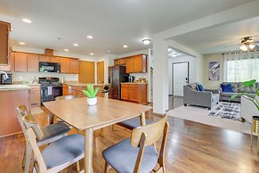 Walk to Trails & Golf: Sedro-woolley Retreat!
