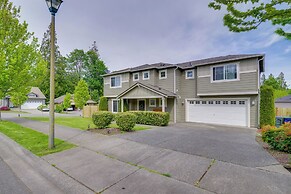 Walk to Trails & Golf: Sedro-woolley Retreat!