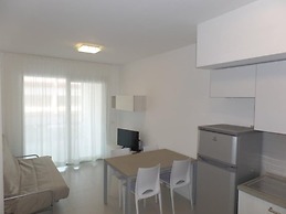 Sunny Accommodation With Rooftop Pool