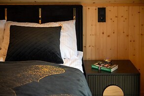 Large Holiday Home, Swimming Pool, Sauna, Jacuzzi