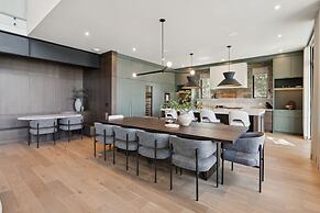 Sisu Lodge by Canmore Premier