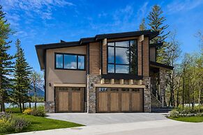 Sisu Lodge by Canmore Premier