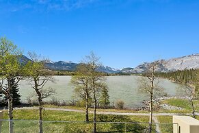 Sisu Lodge by Canmore Premier