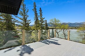Sisu Lodge by Canmore Premier