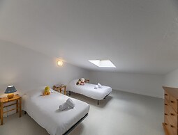 3 BED Apartment With Garden