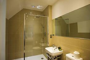 Cowdray Lodge Bed & Breakfast