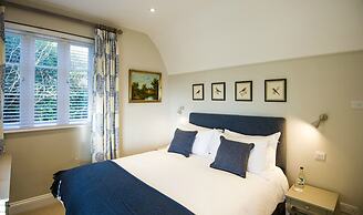 Cowdray Lodge Bed & Breakfast