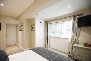 Cowdray Lodge Bed & Breakfast