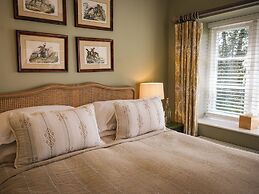 Cowdray Lodge Bed & Breakfast