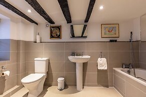 Cowdray Lodge Bed & Breakfast