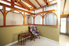 Derya Guest House