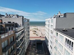 Bright Apartment With Side Sea View