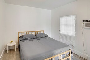 4 Mi to Surfside Beach! North Miami Apt