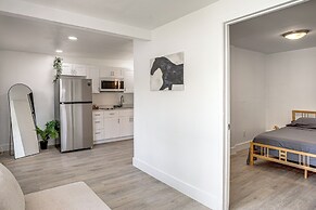 4 Mi to Surfside Beach! North Miami Apt