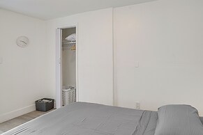 4 Mi to Surfside Beach! North Miami Apt