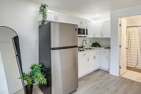 4 Mi to Surfside Beach! North Miami Apt