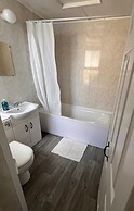 House Sleeps 6 With Garden and Parking